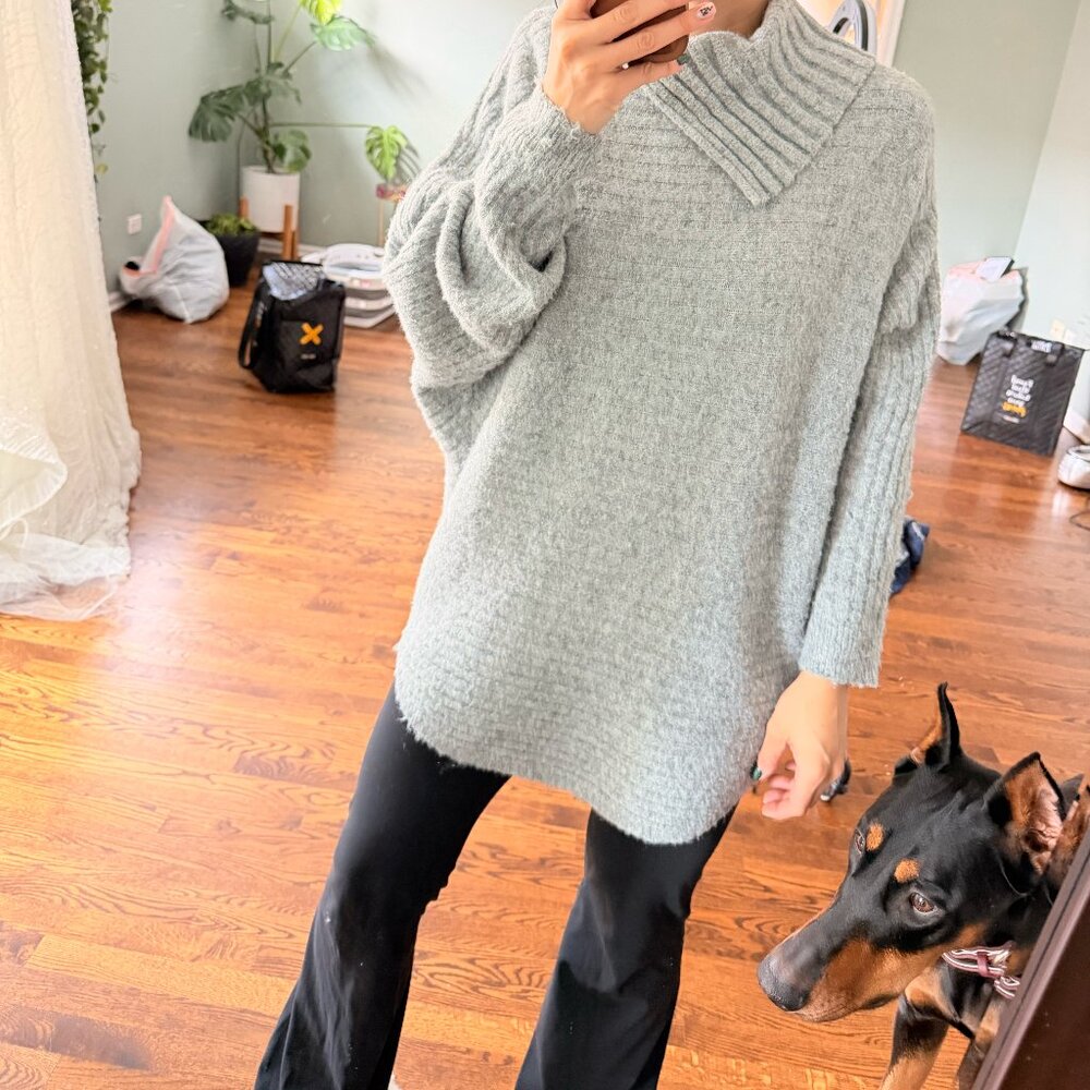 Max Studio Gray Ribbed Oversized Knit Sweater – Size M